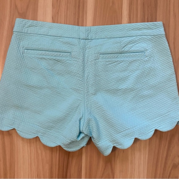 Lilly Pulitzer Buttercup Stretch Shorts - Picture 2 of 6